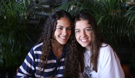  María Meade y Mónica Michel.