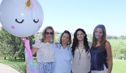  Claudia Quiroz, Michelle Zarur, Daniela Gutiérrez y Gloria Medina.