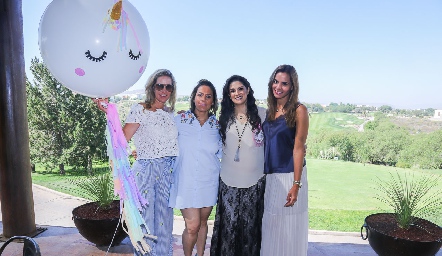  Claudia Quiroz, Michelle Zarur, Daniela Gutiérrez y Gloria Medina.