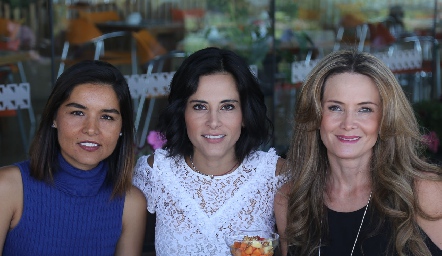  Lorena Torres, Anilú Enríquez y Karina Vita.