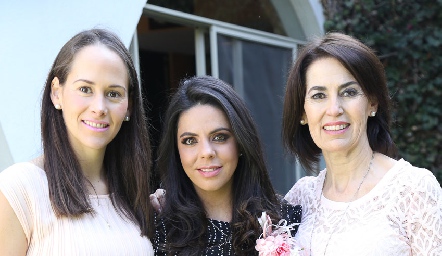  Montse González, María José Palomar de González y María Elena Torre.