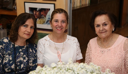  Mónica Guillén, Lucía Gómez y Tere Valero.