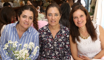  Isabel Torres, Conchita y Alejandra Gutiérrez.