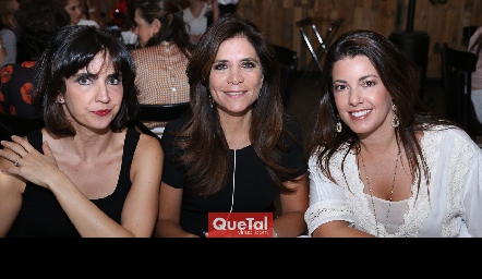  Marisol de la Maza, Claudia de los Santos y Cristina Puga.