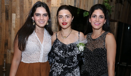  Adriana Olmos, Daniela de los Santos y Maribel Rodríguez.