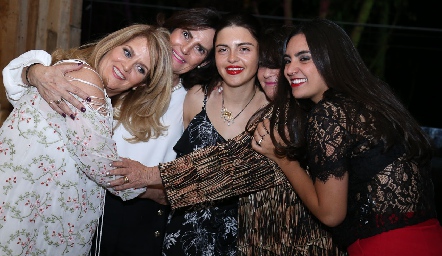  Lynette Pizzuto, Teresa del Pozo, Daniela de los Santos, Gaby del Pozo e Isabel Rosillo.