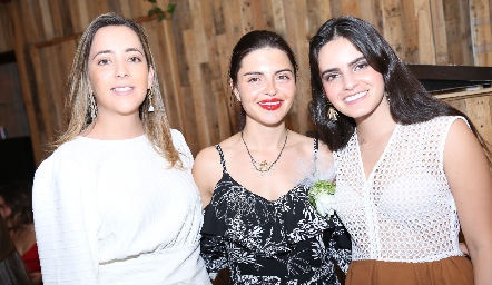  Isabel Albas, Daniela de los Santos y Adriana Olmos.