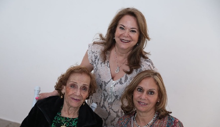  Patricia García, María de Marques y Silvia de Castro.