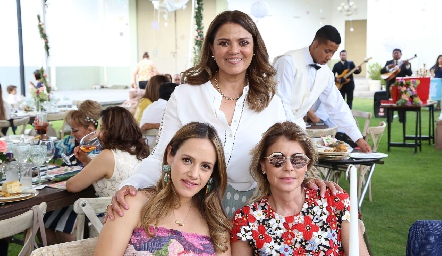  XóchitlCastañón, Alejandra Salas y Claudia Anaya.