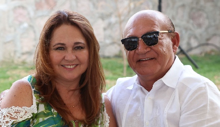  Mayra Treviño y Rafael Moreno.