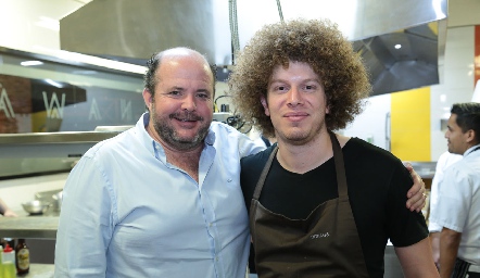  Gabriel de la Maza con el chef Sergio Meza.