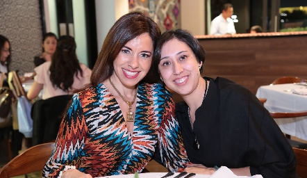  Erika Cárdenas y Adriana Nava Porras.