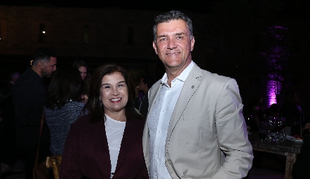  Claudia Balbontín y Tenoch González.