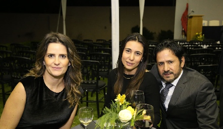  Alejandra Celis, Marcela Gómez e Hiram Gutiérrez .