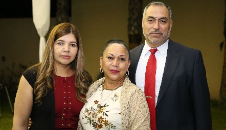  María Hernández, María Refugio González y Rigoberto Garza .
