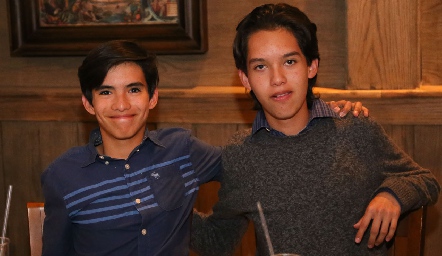  Santiago y Mateo.