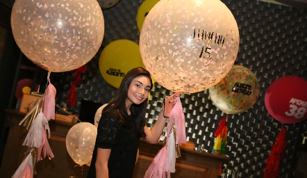  Jimena Flores.