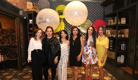  Noche de amigas .