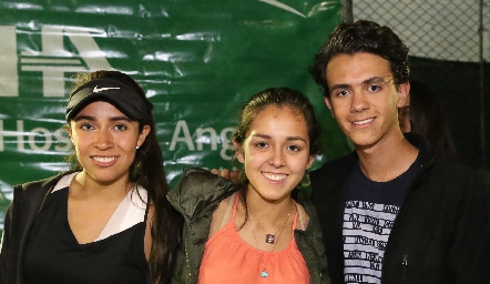 Ana Paula Valdés, Natalia Rentería y Santi Pérez.