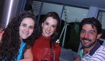  Carla Gil, Vanesa Galarza y Javier Pérez.
