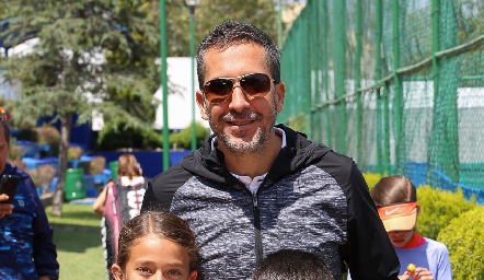 Alfonso Fernández con sus hijos Constanza e Iker.