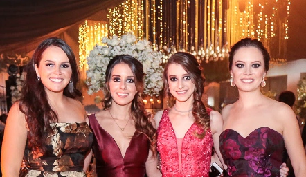  Christina Guerra, Alejandra, Mariana y Marcela O’Farril, primas de la novia.