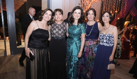  Mónica Alcalde, Adriana Alcalde, Rosy Vázquez, Lourdes Alcalde y Gabriela Alcalde.