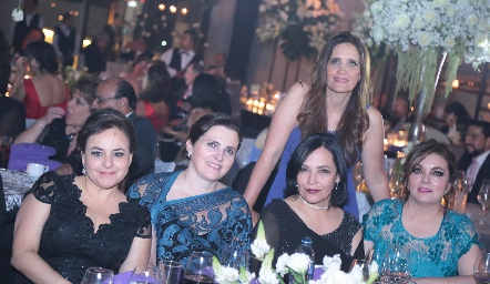  Rebeca Flores, Gaby Gómez, Lucía Betancourt , Alejandra Martínez y Jenny Cázares.