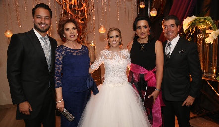  Roberto Alcalde, Martha Quezada, Laura Cadena, Alejandra Alcalde y Ángel De Luna.