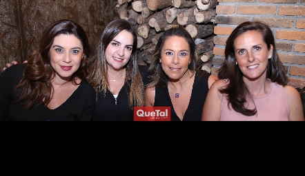  Karina Hernández, Maripepa Muriel, Michelle Zarur y Paola Meade.