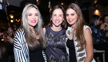  Elizabeth Berrones, Lety Aguilar y Bárbara Berrones.