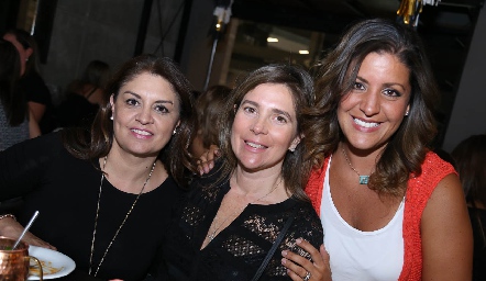  Claudia Suárez, Jessica Villarreal y Marifer Bernal.