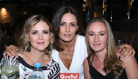  Sandra Pérez, Claudia Artolózaga y Maru Muñiz.