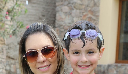  Jessica Meza con su hijo Pato.