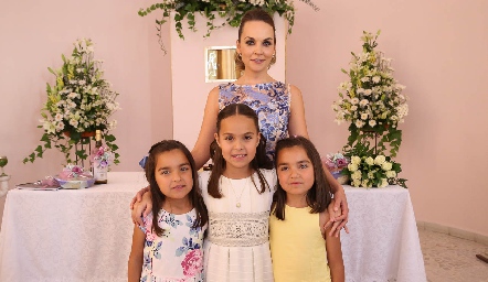  Yuya González Marti con sus hijas.