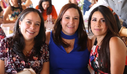  Luz María, Fernanda y Guadalupe.
