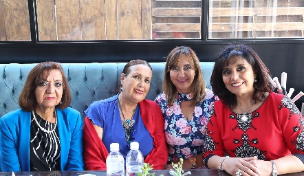 María de Lourdes González, Ángeles González, Raquel González y Paulina Humara.