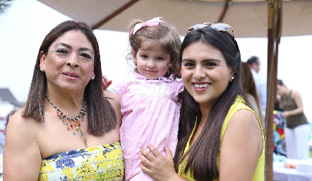  Lupita Rodríguez, Inés y Galilea González.