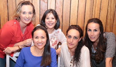  Irma Robledo, Leticia Moncada, Verónica Salas, Ruth Morales y Lissie López.