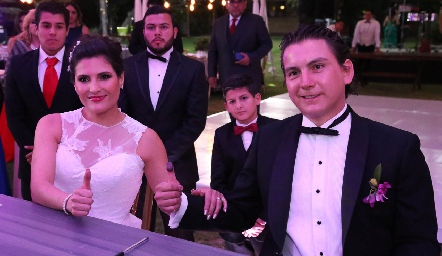 Mayerna Martínez y César Manzanilla ya son esposos.