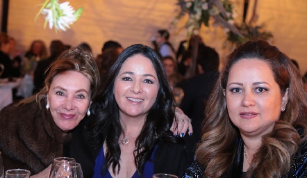  Maribel González, Claudia Álvarez y Cuca Arauz.