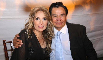  Karla López y Victor Bernade.
