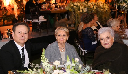  Carlos Foyo, Leticia Martínez y Guadalupe Hernández.