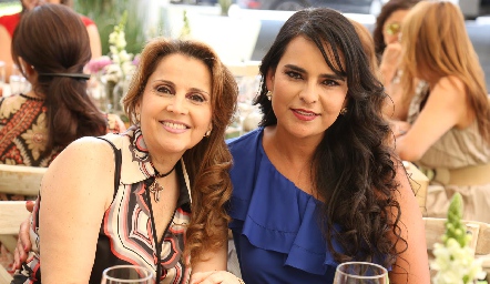  Ana Isabel Gaviño y Marily Tobías.