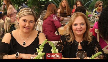  Aurora García y Laura Medina.
