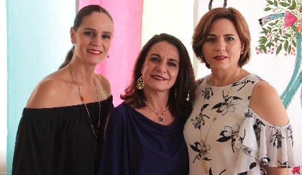 Lorena, Lupita y Patricia Bárcena García.