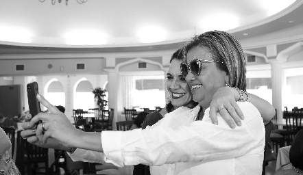  Selfie Lupita con Idalia Cruz.