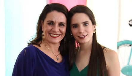  Lupita Bárcena con su hija Guadalupe Álvarez.
