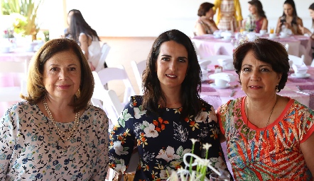 María Eugenia,  Sandra Villasuso y Sandra Gaviño .