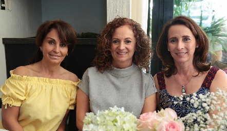  Claudia Sánchez, Teté González y Carmelita Bravo.